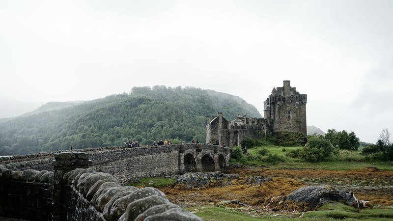 people walking on the walls of a medieval castle in scotland, scottish castle walls 4k