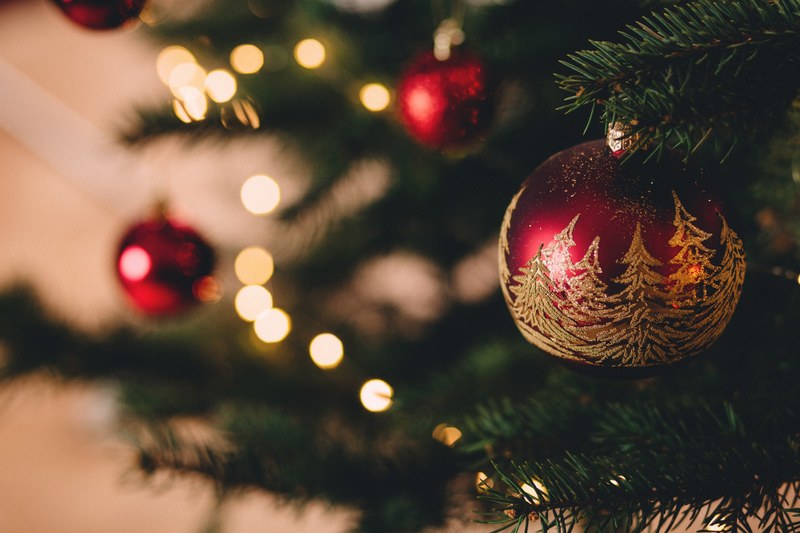 christmas christmas tree bauble and lights 4k