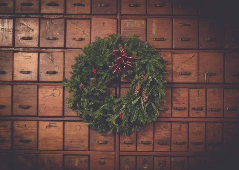 wreath christmas fir and drawers 4k