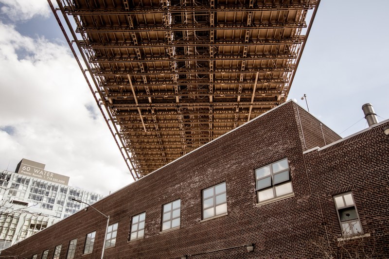 a brick building under the ramp of the brooklyn bridge in new york city, under the brooklyn bridge 4k