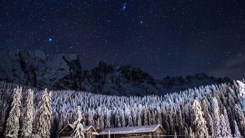 starry sky, barn, building, mountains, 4k