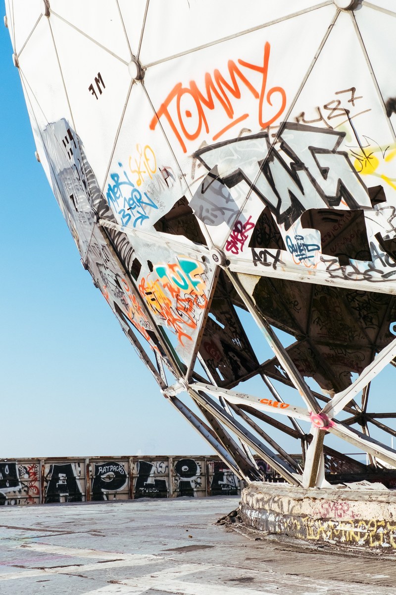 large geodesic dome covered in graffiti in teufelsberg, graffiti dome 4k