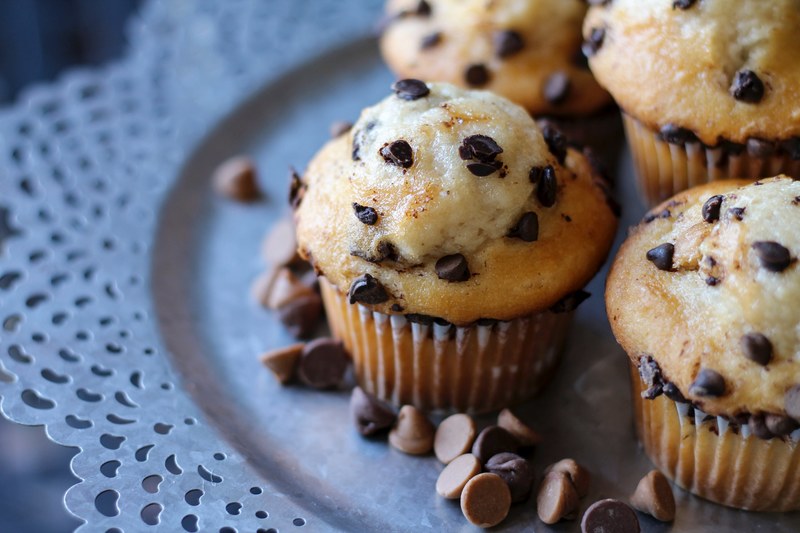 chocolate chip muffins 4k