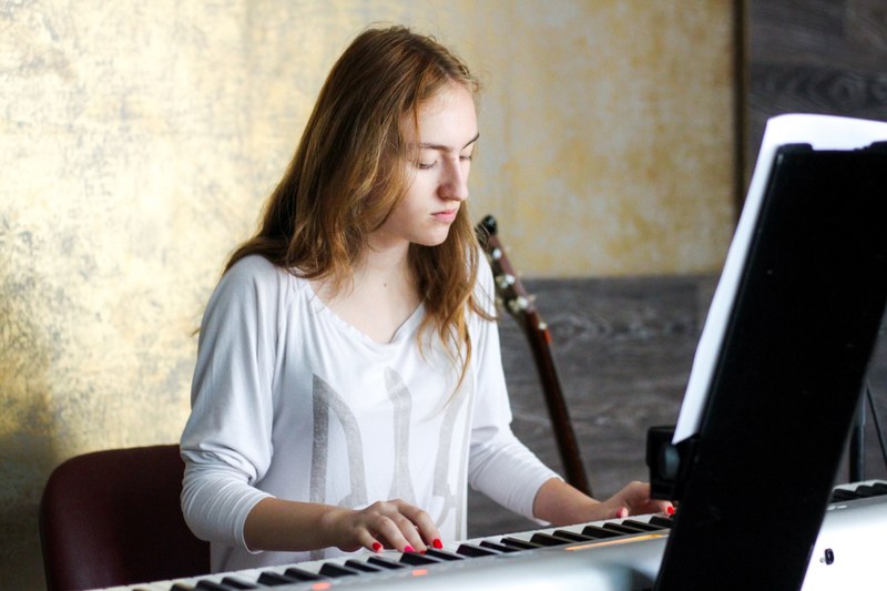 musician music girl and piano 4k