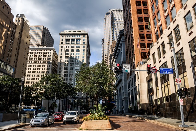 street level cityscape green and pittsburgh 4k