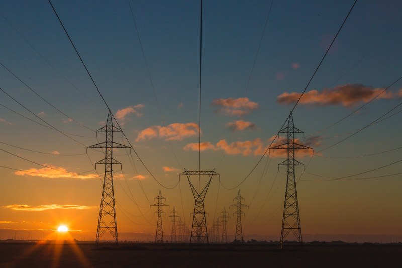 a large number of power pylons connected by power lines during sunset, power pylons at sunset 4k