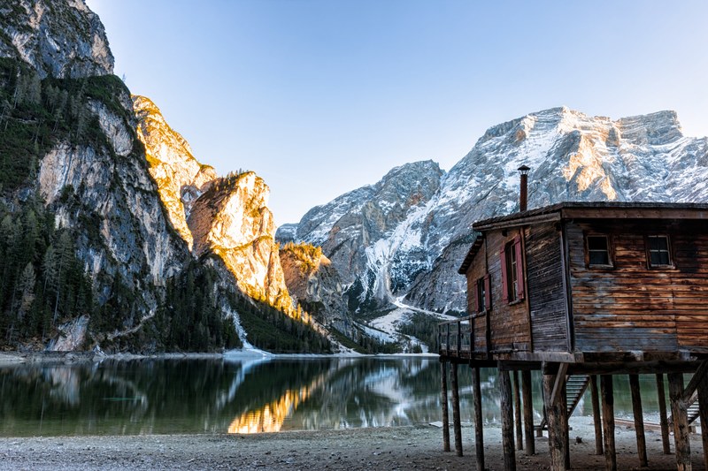 lake braies italy 4k