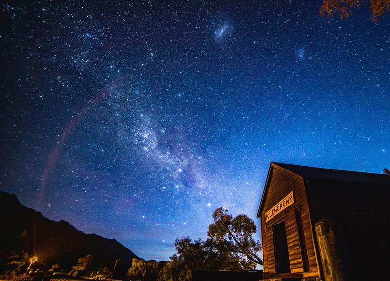 stars night sky and shack 4k