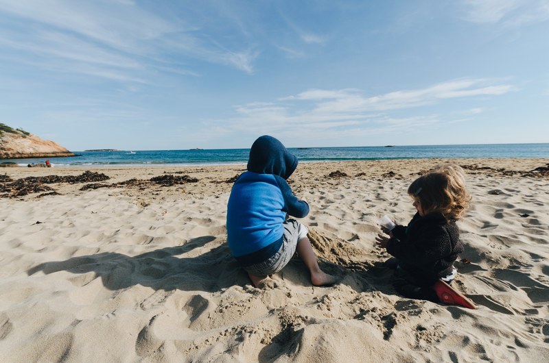 child barefoot hood and curl 4k