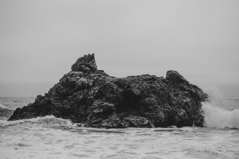 minimalistic sea crashing and water 4k