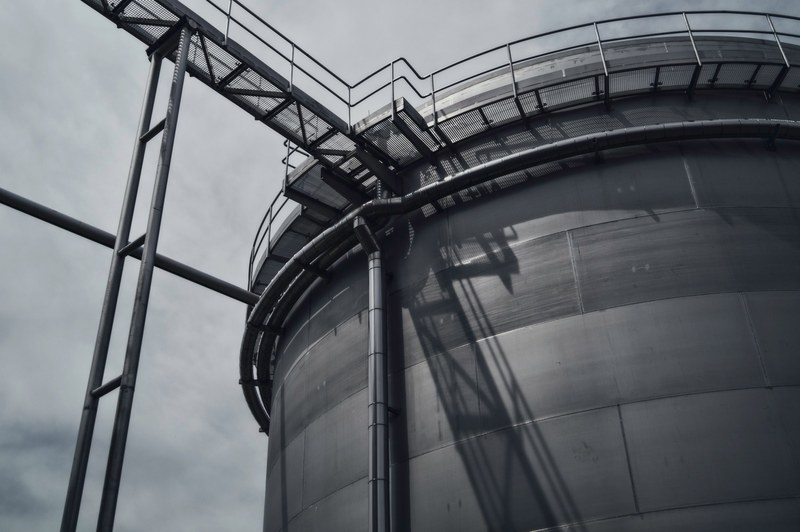 black and white shot of industrial metal steel tower in budjovick budvar nrodn podnik, industrial metal tower 4k