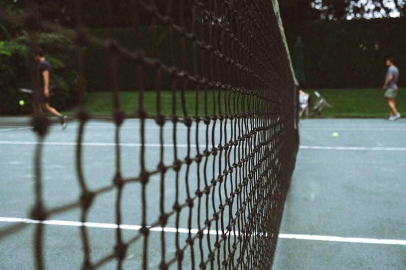 a close up of the tennis netting on a tennis court, _tennis court netting 4k
