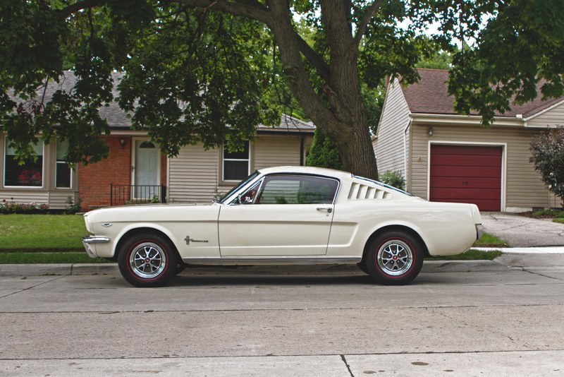 side view of a white vintage ford mustang, white vintage mustang 4k
