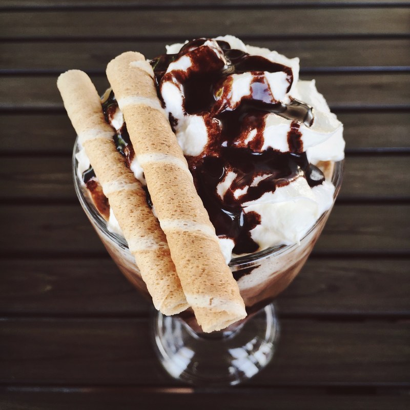 dessert ice cream chocolate and cream 4k