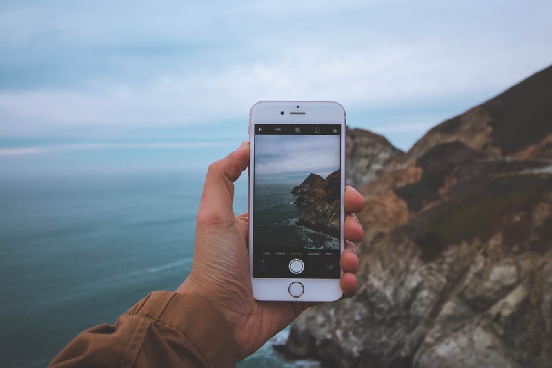 hand holding phone and mobile phone 4k