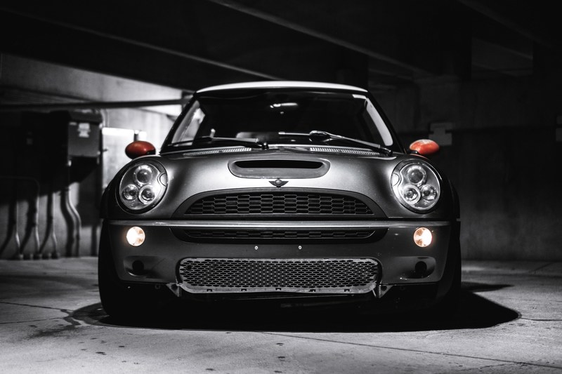 car mini cooper and sports car 4k