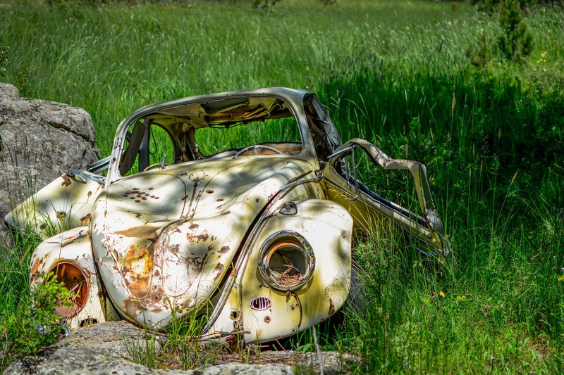 rusted volkswagon bug abandoned in the field, _forgotten bug 4k