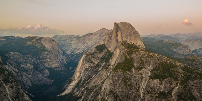 a high landscape view of the yosemite valley on a sunny afternoon, yosemite national park half dome 4k