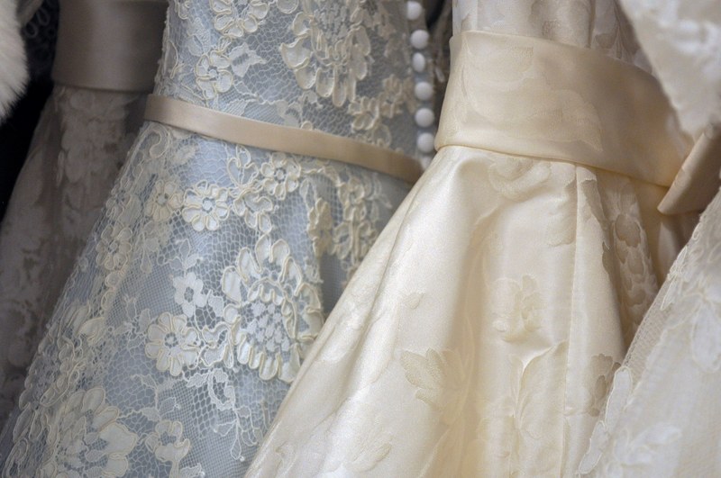 multiple lace wedding dresses in a row, wedding dress dreaming 4k