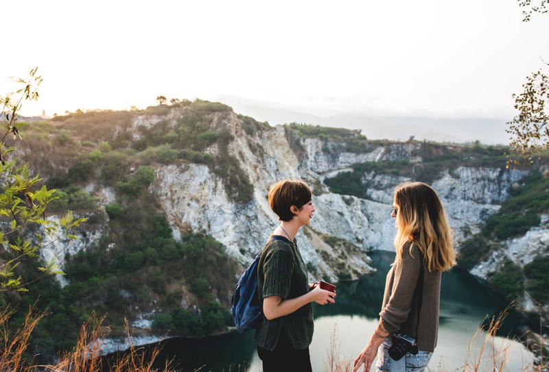 friend hiking travel and freedom 4k