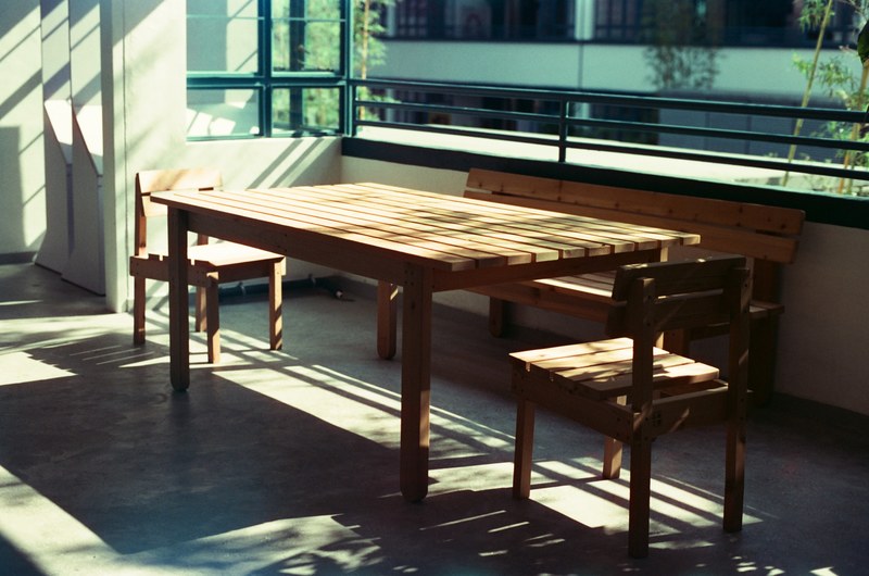 an empty room with neatly polished furniture table and chairs with an interior lightly bathed with the sunlight to reflect its ray, _furnitures in the sunlight 4k