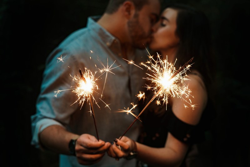 couple kiss kissing and dark 4k