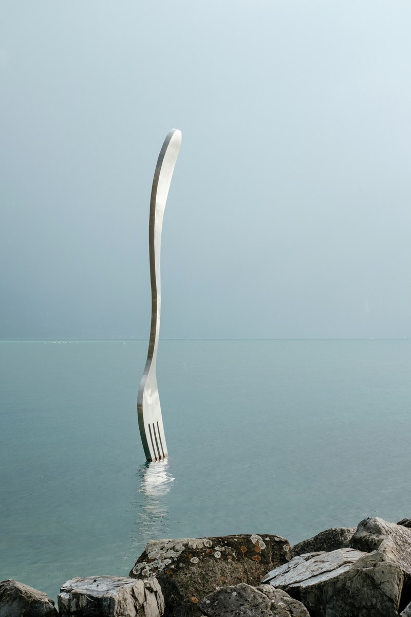 an oversized fork sitting in the ocean, _large fork ocean 4k