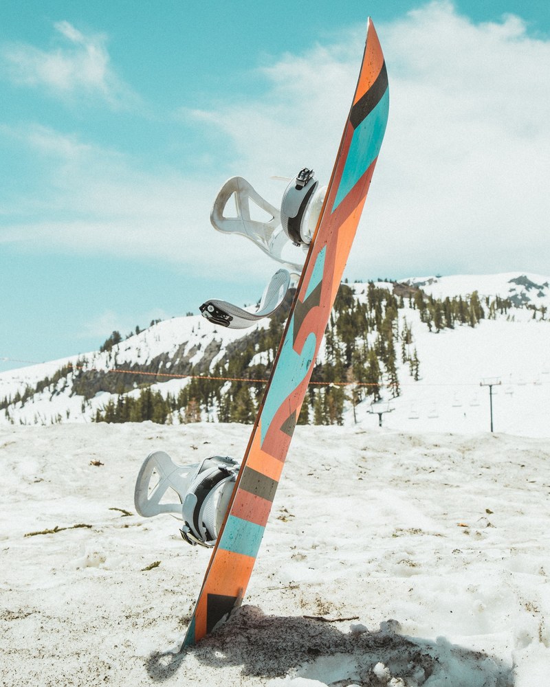 snowboarding in spring 4k