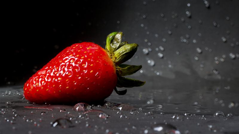 strawberry, drops, berry, close-up, 4k