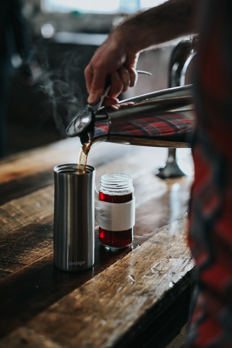 someone pouring a drink into a tall mixer, _bartender 4k