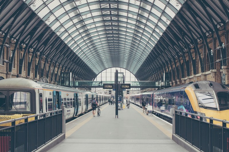 platform in kings cross train station under an arched glass roof, kings cross station 4k