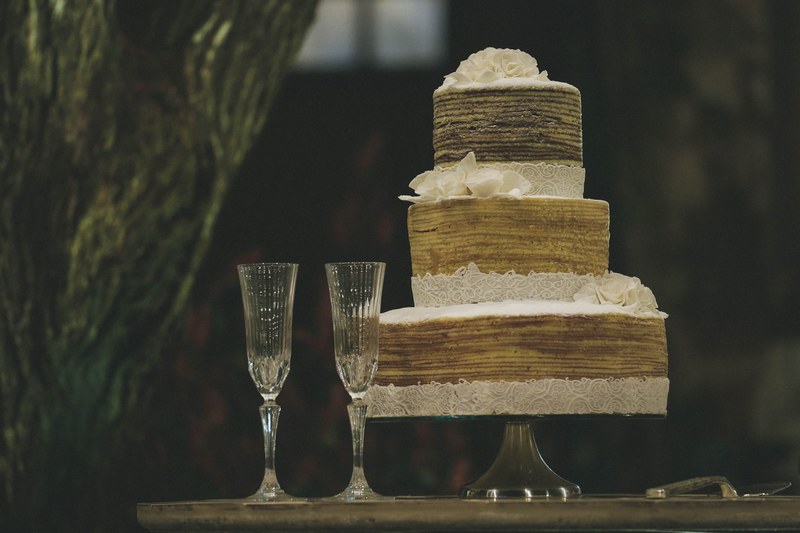glass cake tree and icing 4k
