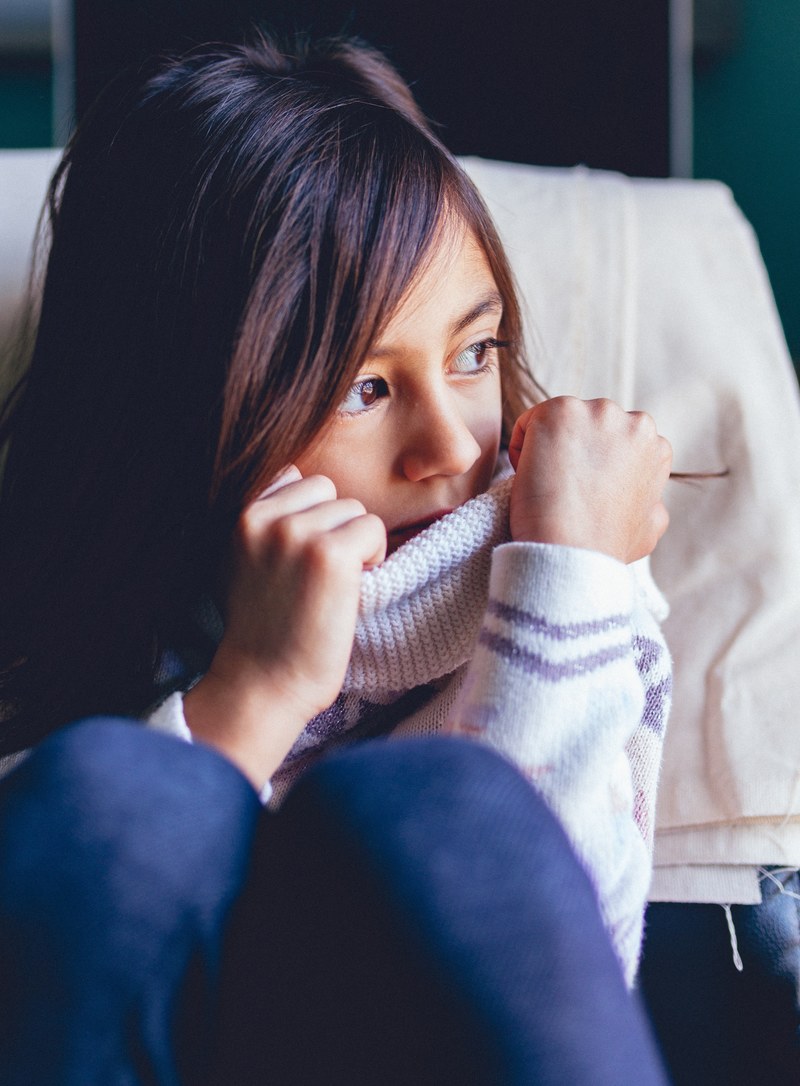 child kid watching and sweater hd, 4k