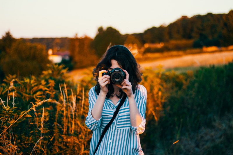 photographer taking a picture with a sony camera in a country field, the field shooting 4k
