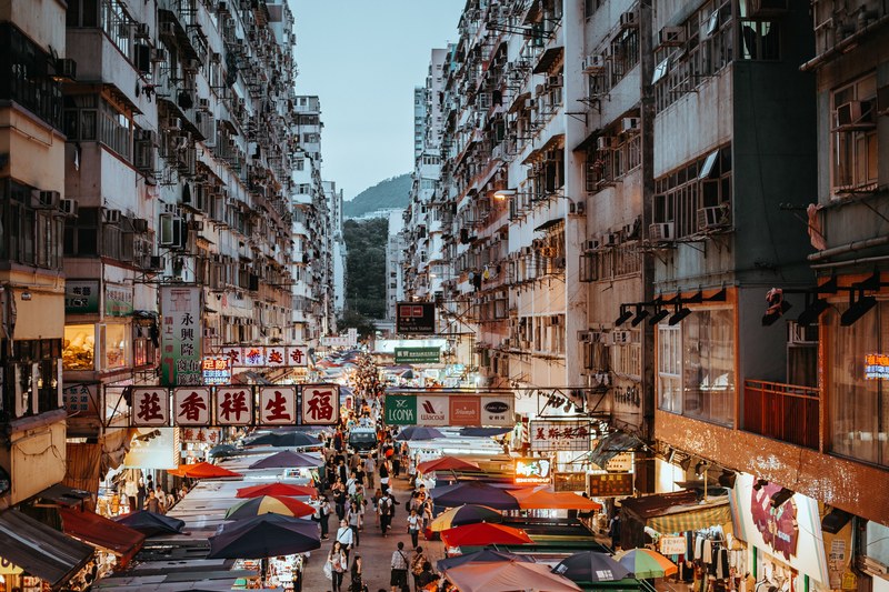 a high shot of a busy street with a marketplace in hong kong, evening market in hong kong 4k