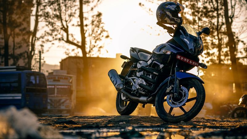 motorcycle, helmet, street, 4k