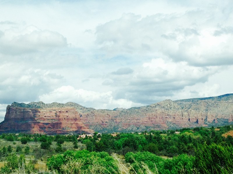 roadside rainbow butte and desert 4k