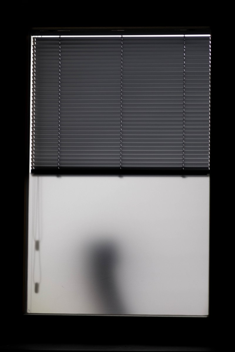 minimalistic worker 4k