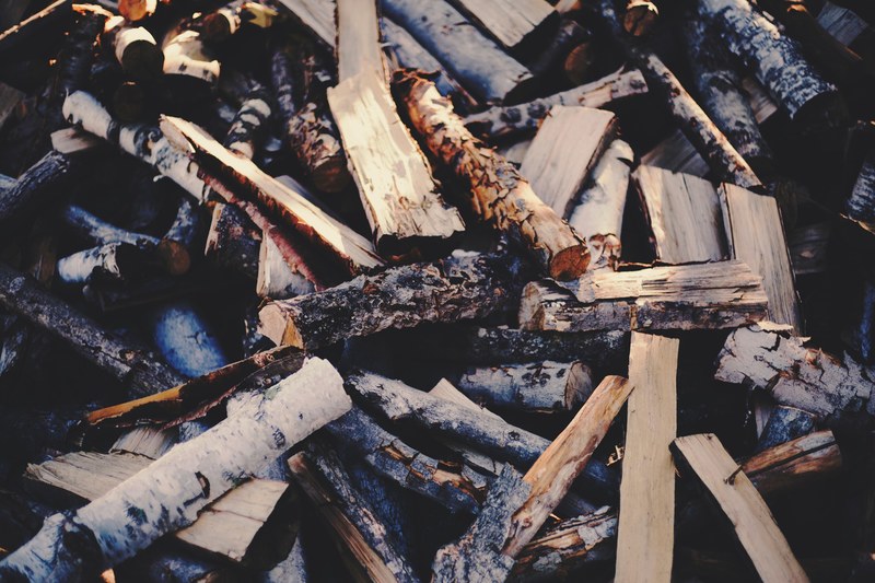 an untidy heap of firewood, logs 4k