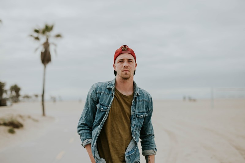 portrait of a man in denim jacket posing at venice beach, man in denim jacket posing 4k