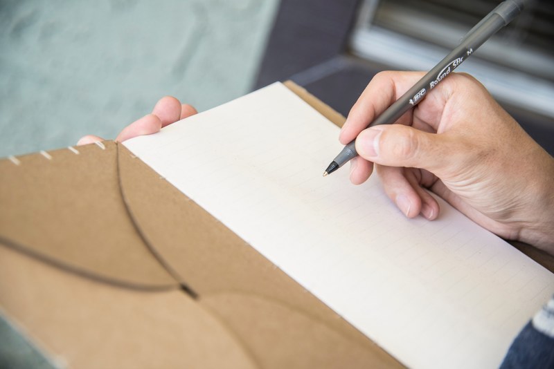 write on sketchbook 4k