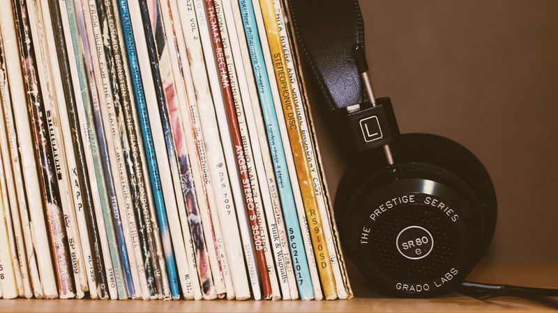 headphones, vinyl records, collection, 4k