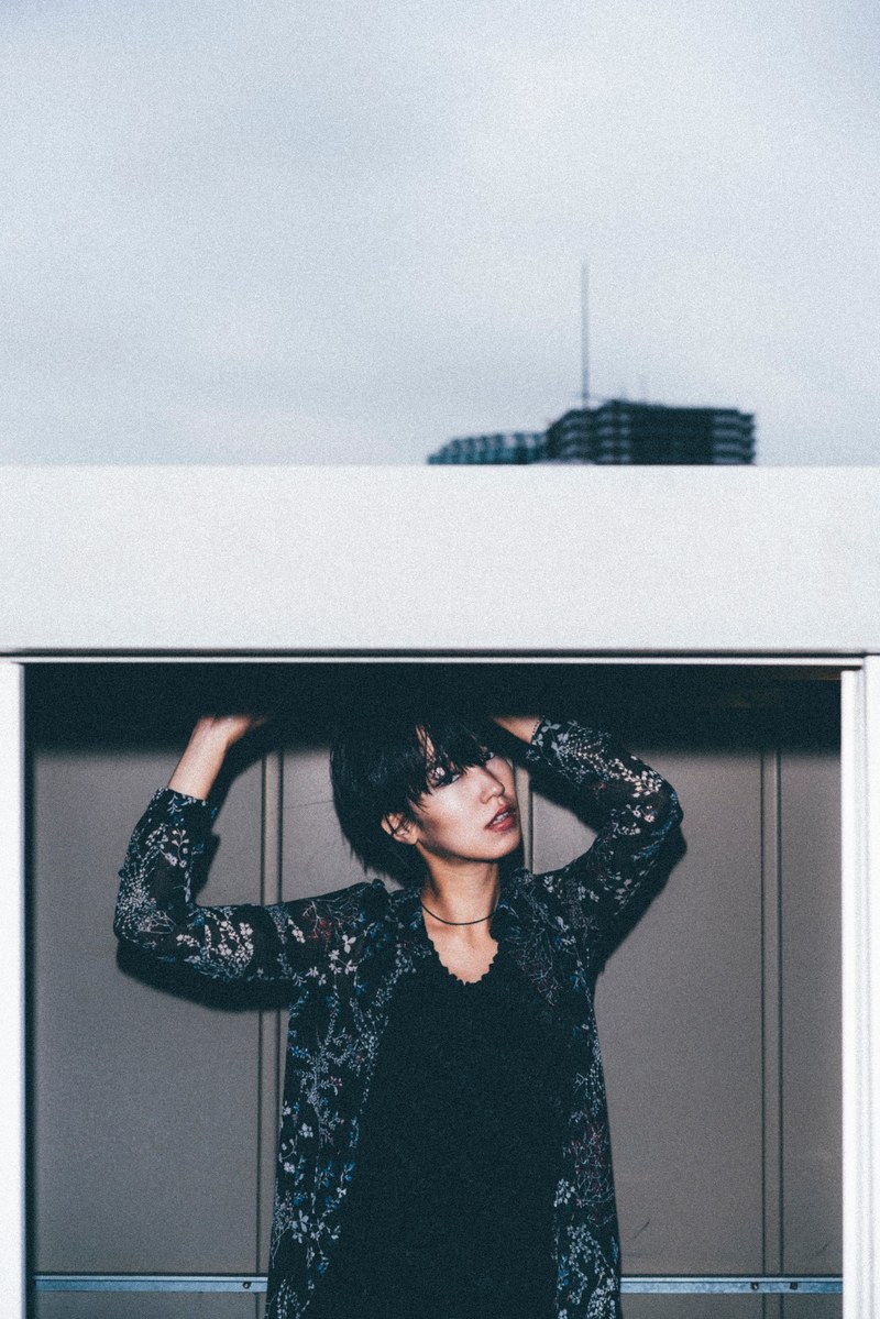 a fashionable woman with short hair posing, _upstair 4k