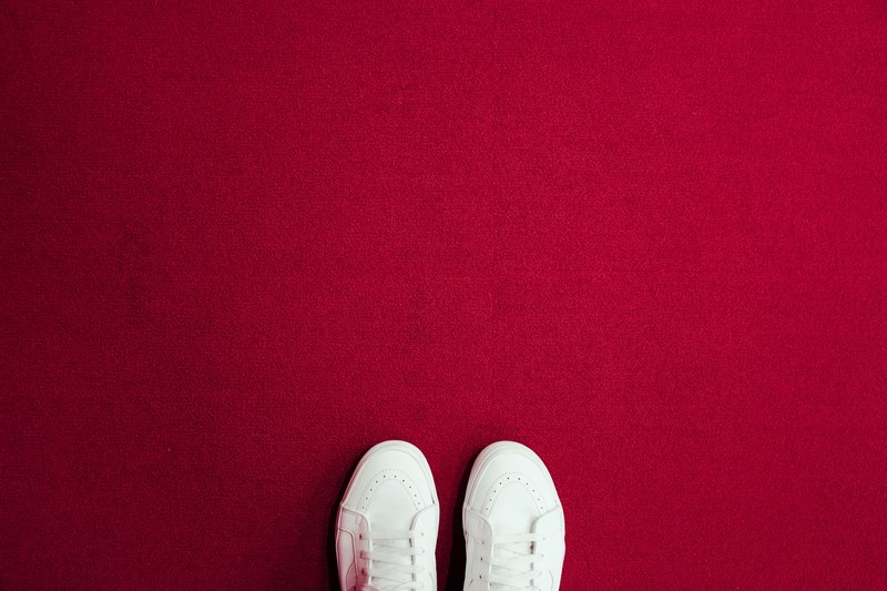 red feet shoes and white 4k