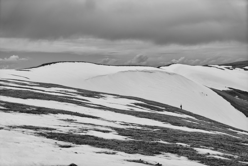 outdoor adventure skier and skiing 4k