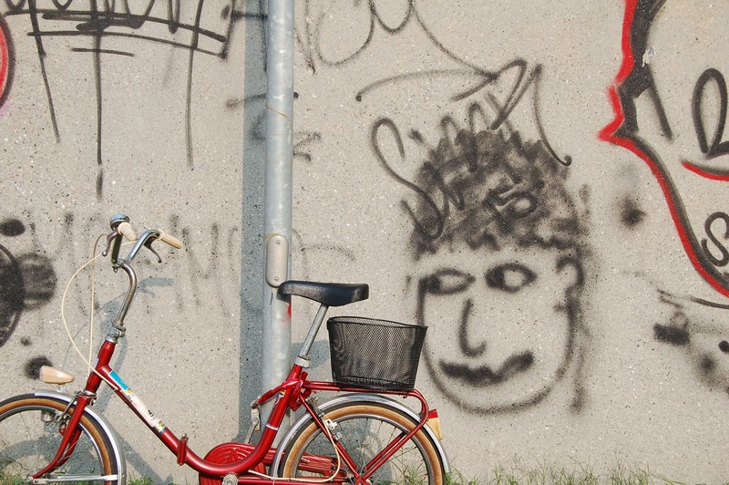 red bicycle with basket in front of wall with graffiti, red bicycle graffiti wall 4k