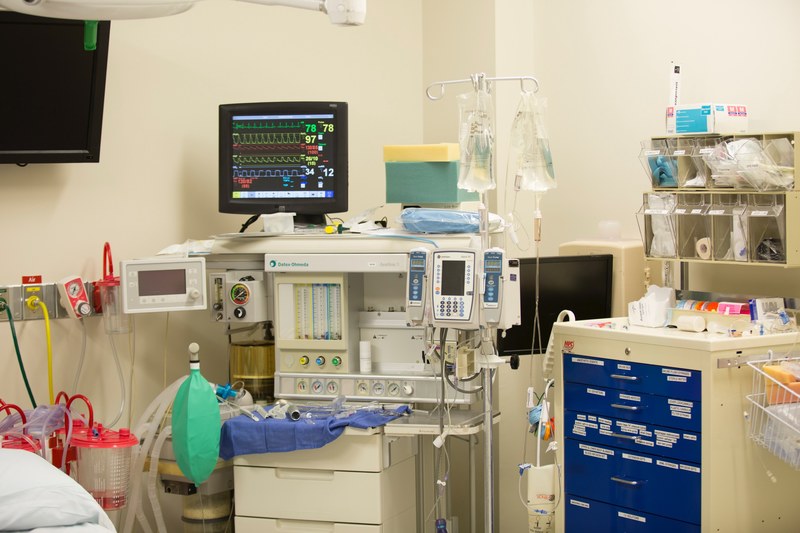 medical equipment and a computer, _medical equipment 4k