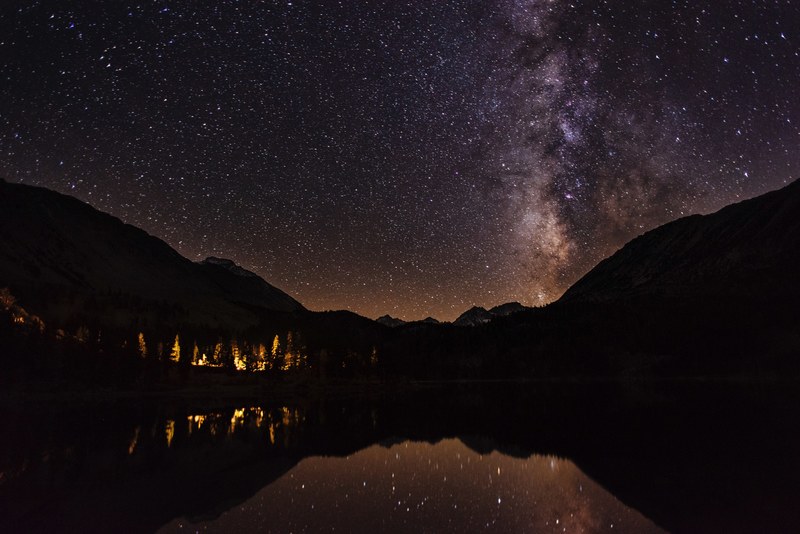 the milky way in the starry night sky rises above the lake and mountain range, _milky way lake mountains 4k