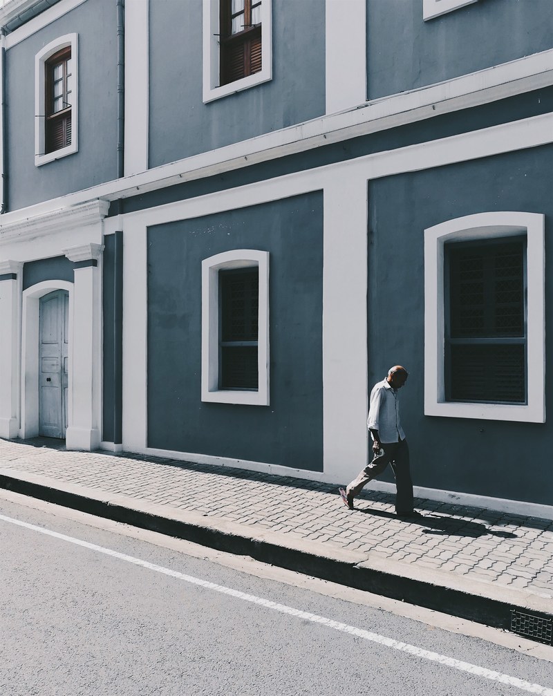 people walking past walls strideby 4k