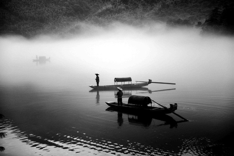 silhouettes of fishermen on boats in misty waters, fishing in the fog 4k